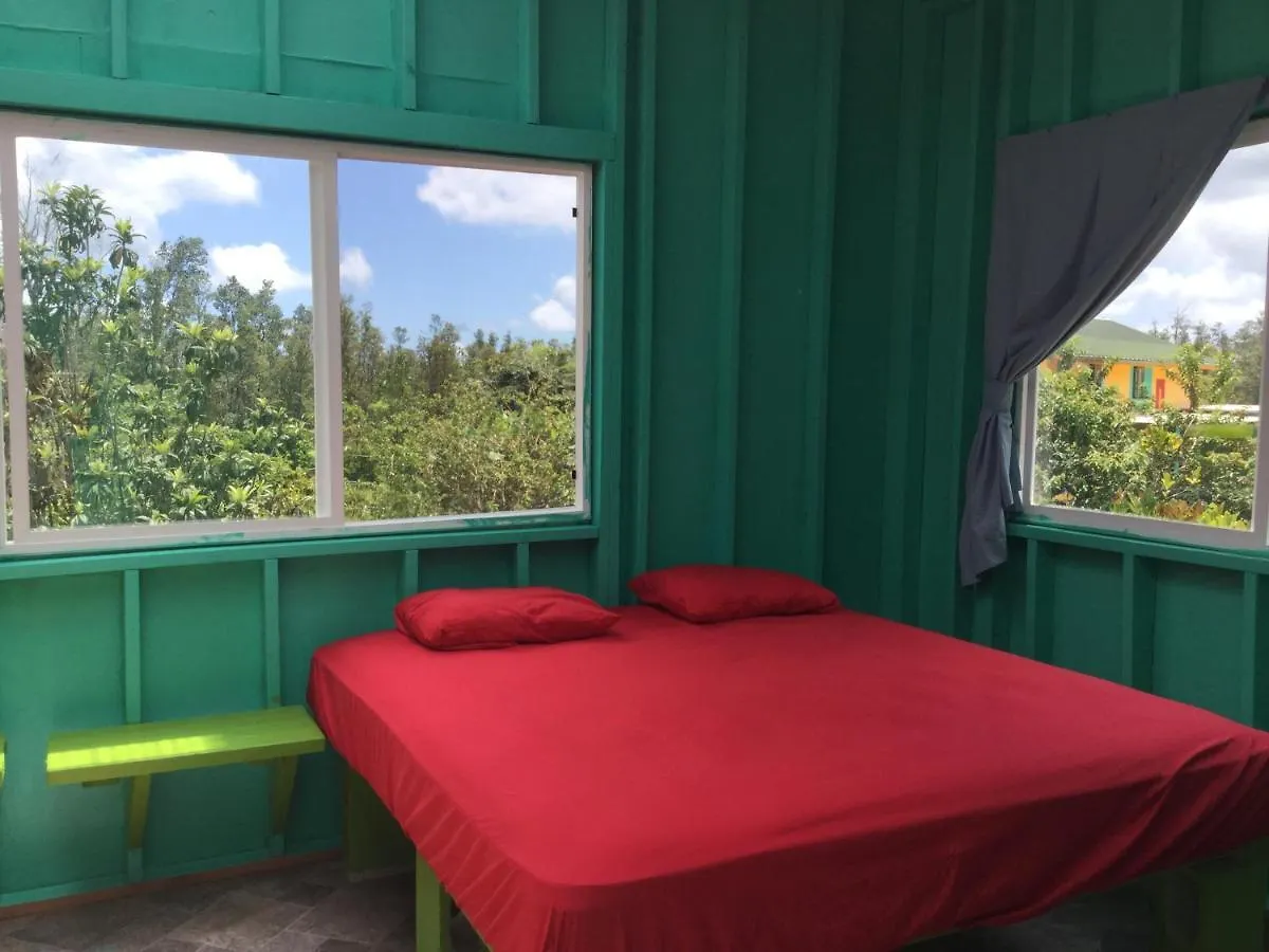 Guest house Aqua Room In Tropical Forest Between Hilo And Volcano Mountain View