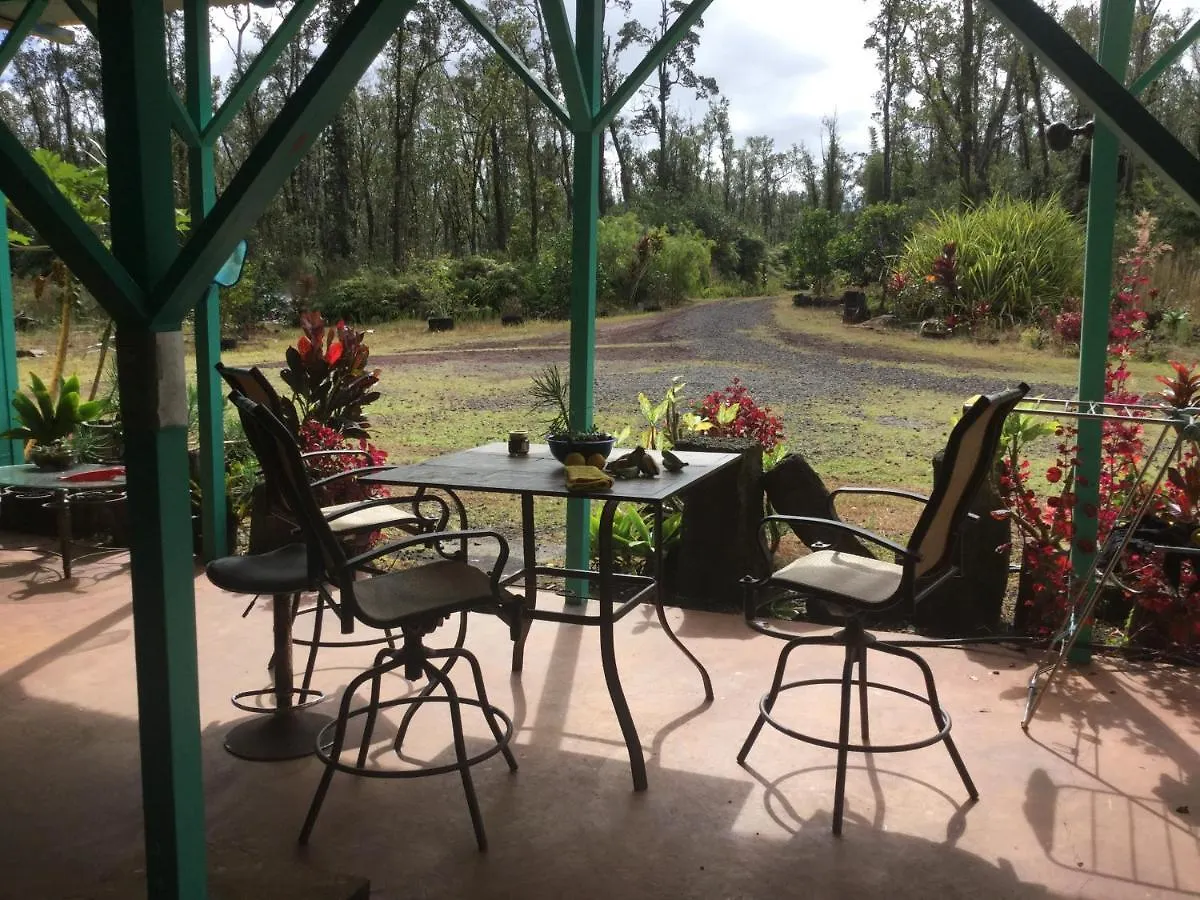 Guest house Aqua Room In Tropical Forest Between Hilo And Volcano Mountain View