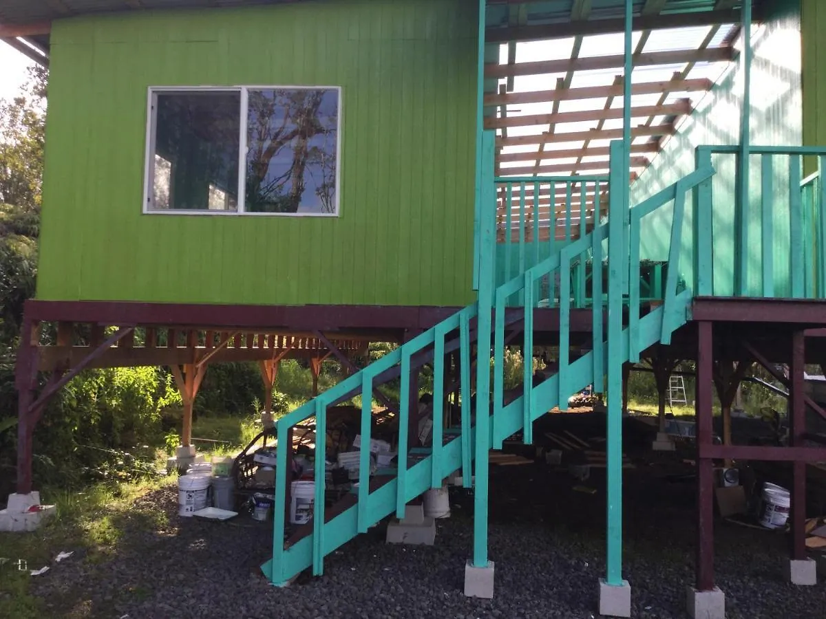 Aqua Room In Tropical Forest Between Hilo And Volcano Mountain View Guest house