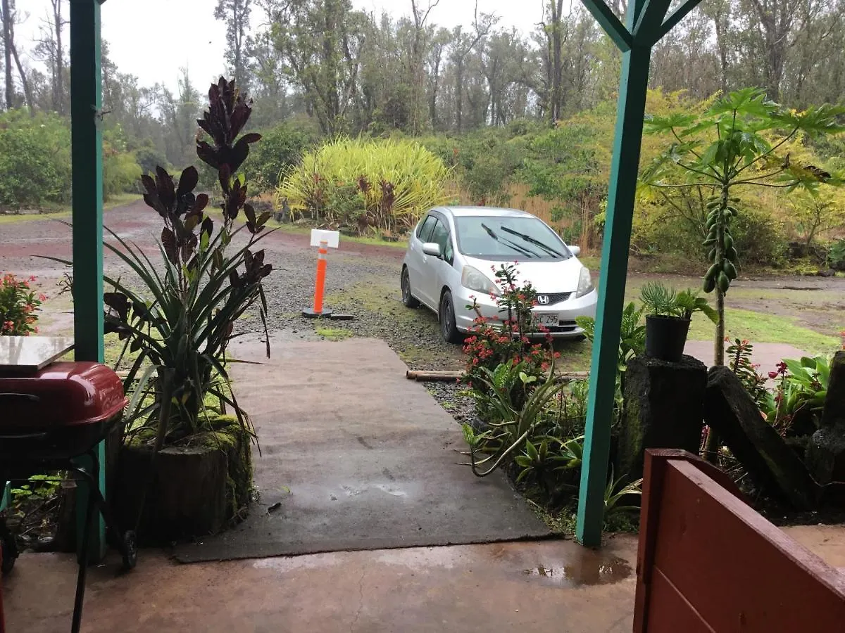 Guest house Aqua Room In Tropical Forest Between Hilo And Volcano Mountain View