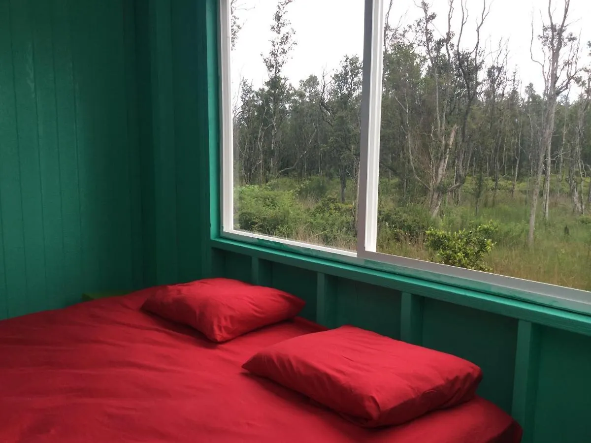 Guest house Aqua Room In Tropical Forest Between Hilo And Volcano Mountain View
