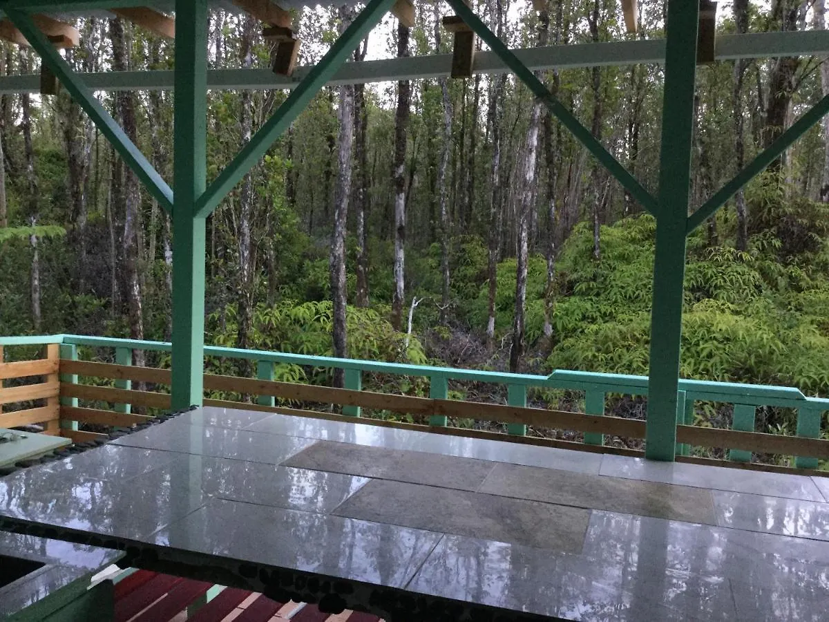 Guest house Aqua Room In Tropical Forest Between Hilo And Volcano Mountain View