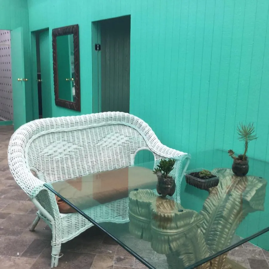Guest house Aqua Room In Tropical Forest Between Hilo And Volcano Mountain View United States
