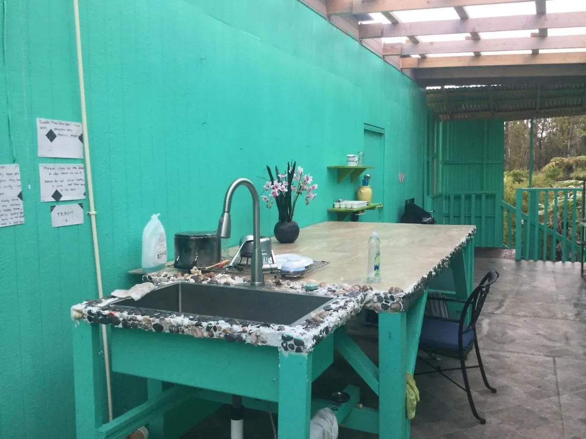 Aqua Room In Tropical Forest Between Hilo And Volcano Mountain View Guest house