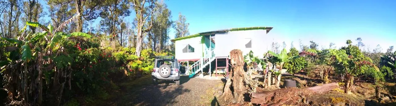 Aqua Room In Tropical Forest Between Hilo And Volcano Mountain View